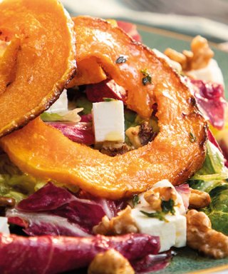 Herbstlicher Salat mit gebackenem Mini-Kürbis