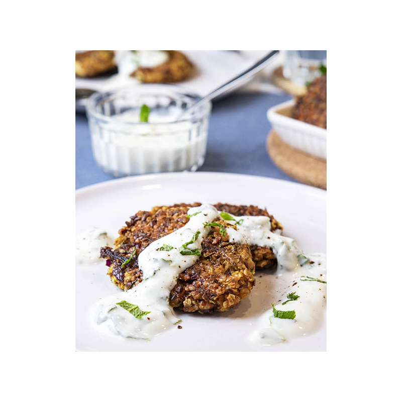 Haferflocken-Bratlinge mit Zucchini und Joghurt-Mi